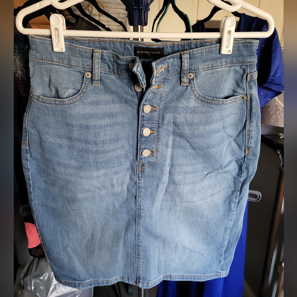 Size 4 Banana Republic Denim Skirt